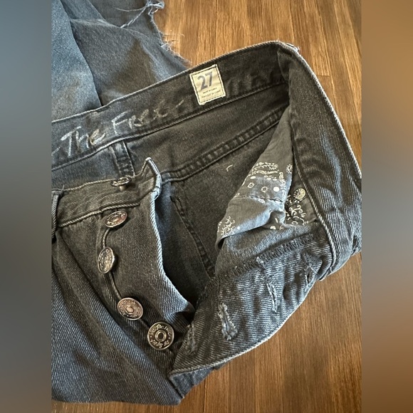 We the free FREE PEOPLE: DISTRESSED BLACK MAGGIE JEANS size 27 OB901514 - Picture 2 of 9